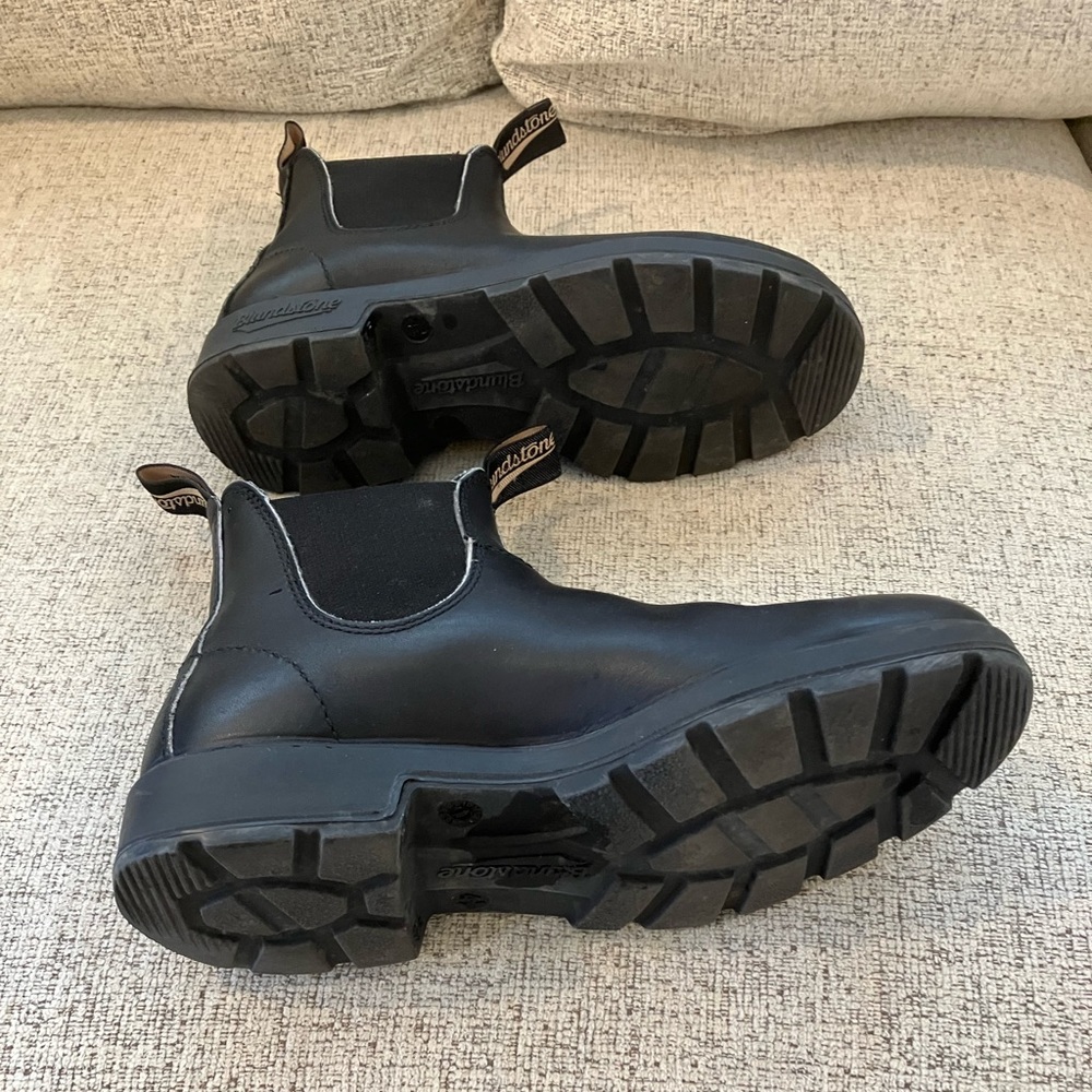 Black Blundstones